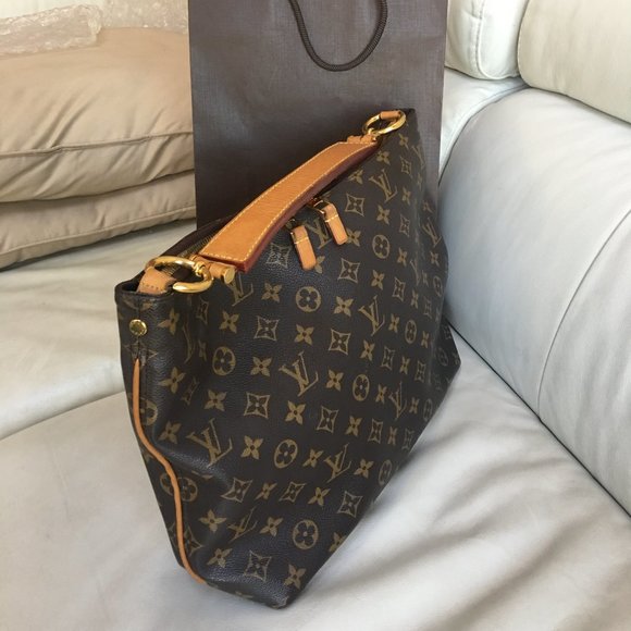 Louis Vuitton Sully Monogram - Picture 2 of 15